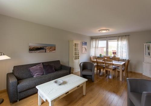 Wohn- und Esszimmer Dauerwhg.