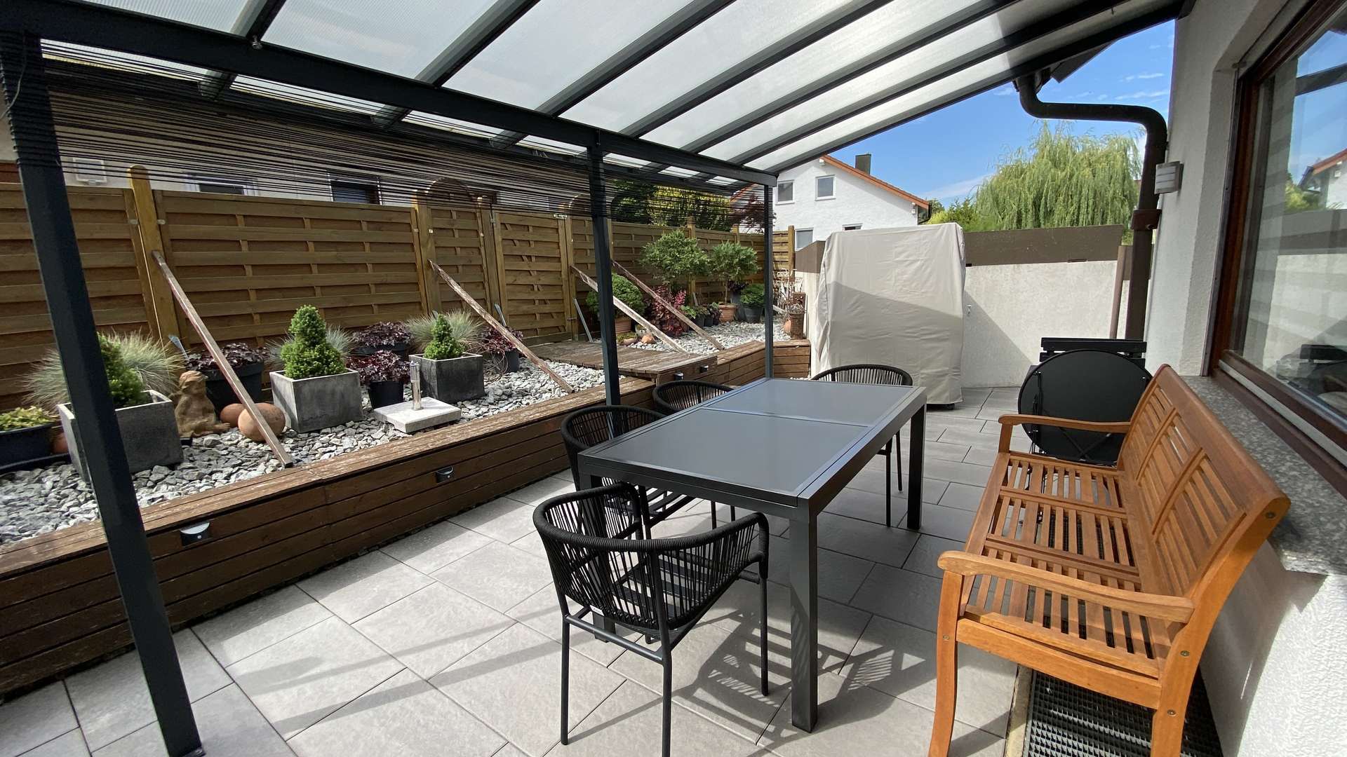 Überdachte Terrasse