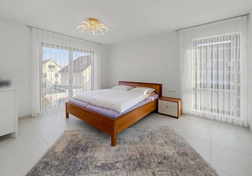 Schlafzimmer mit Ankleide