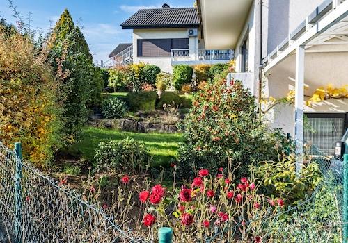Garten aus der Straßensicht