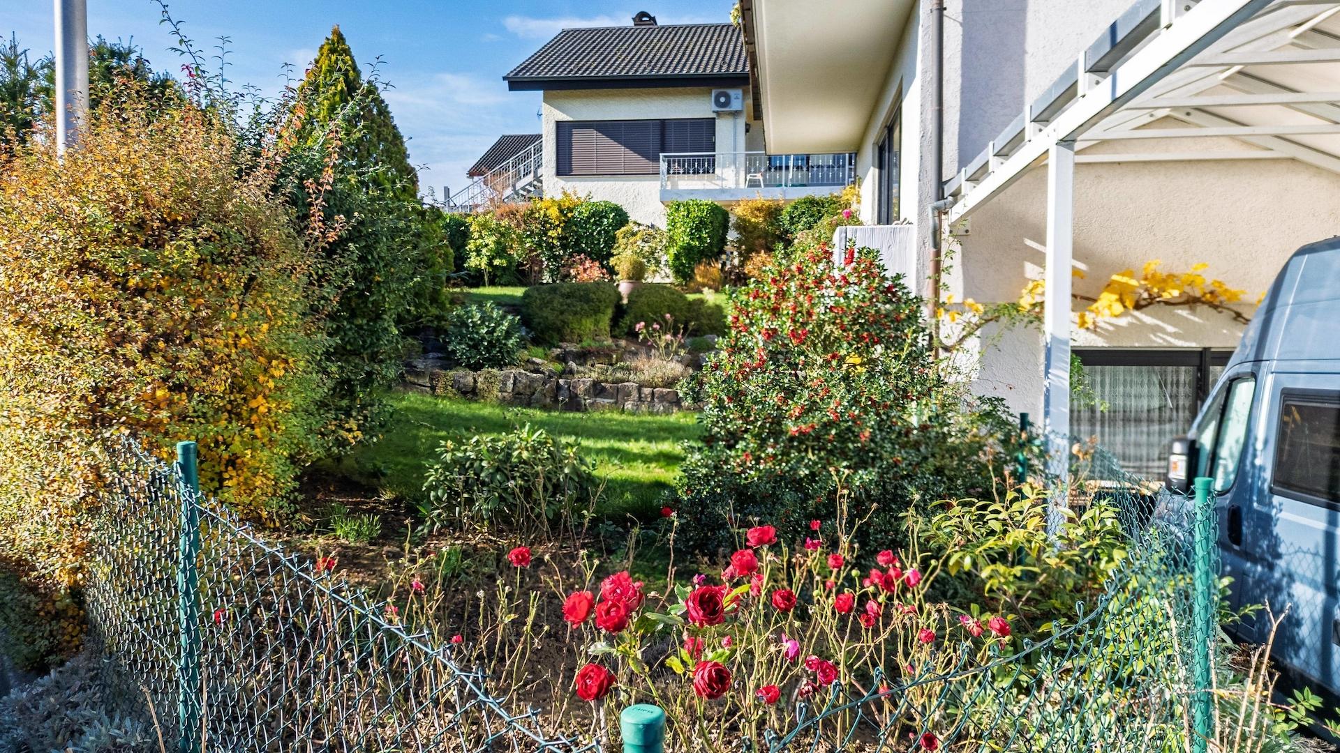 Garten aus der Straßensicht