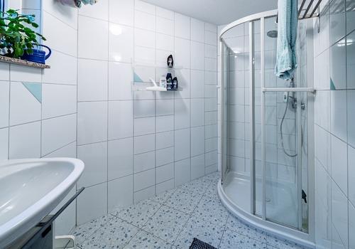 Dusche UG