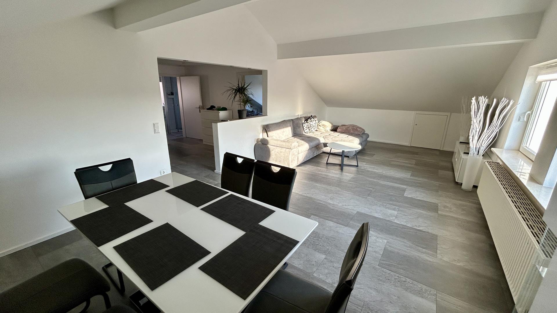 Wohn-/Esszimmer DG