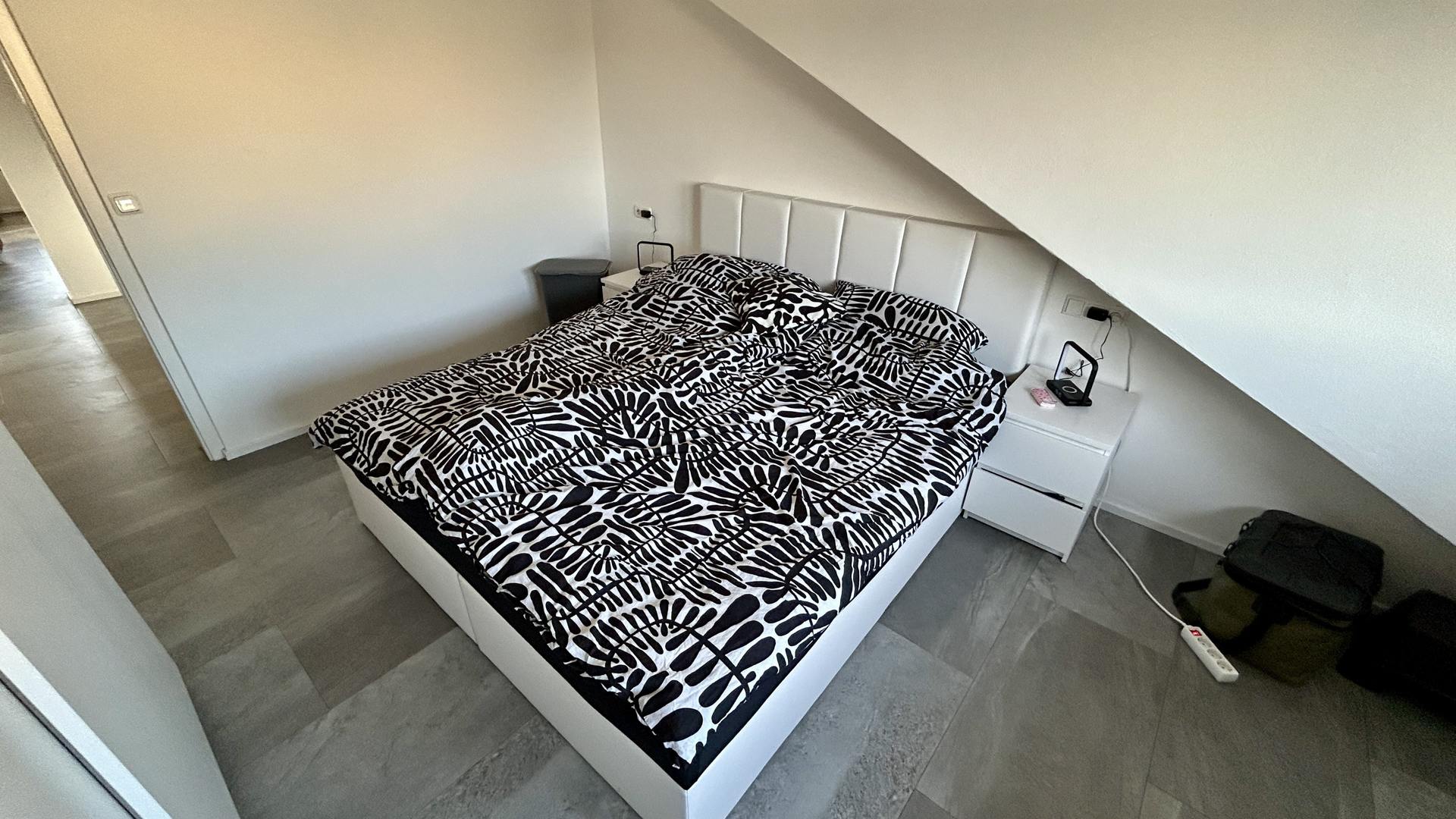 Schlafzimmer DG