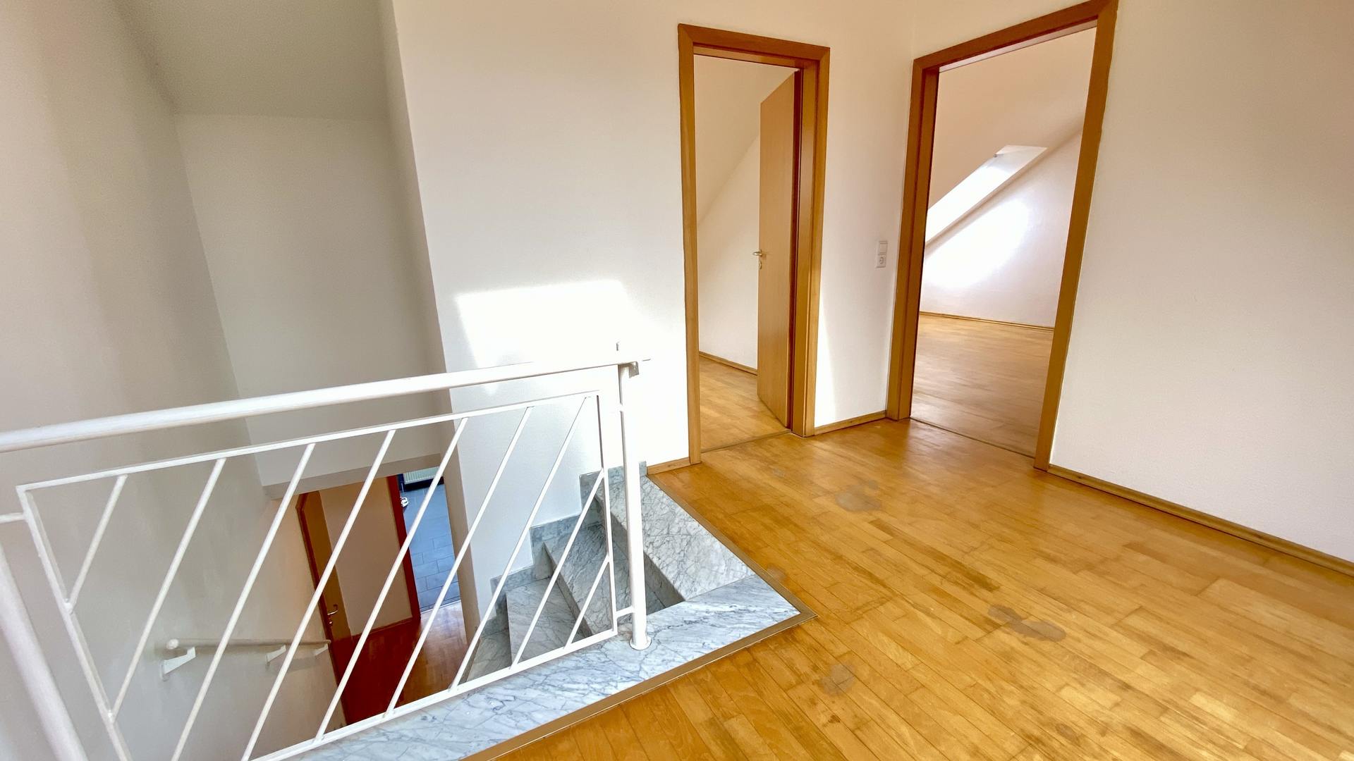 Treppe zur oberen Ebene