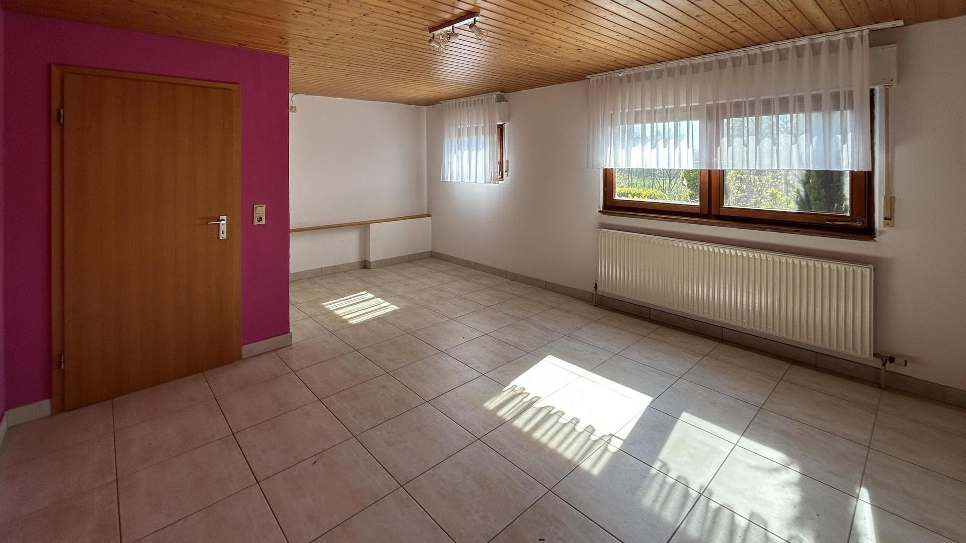ELW Wohn- und Esszimmer mit Anschluss für Küche
