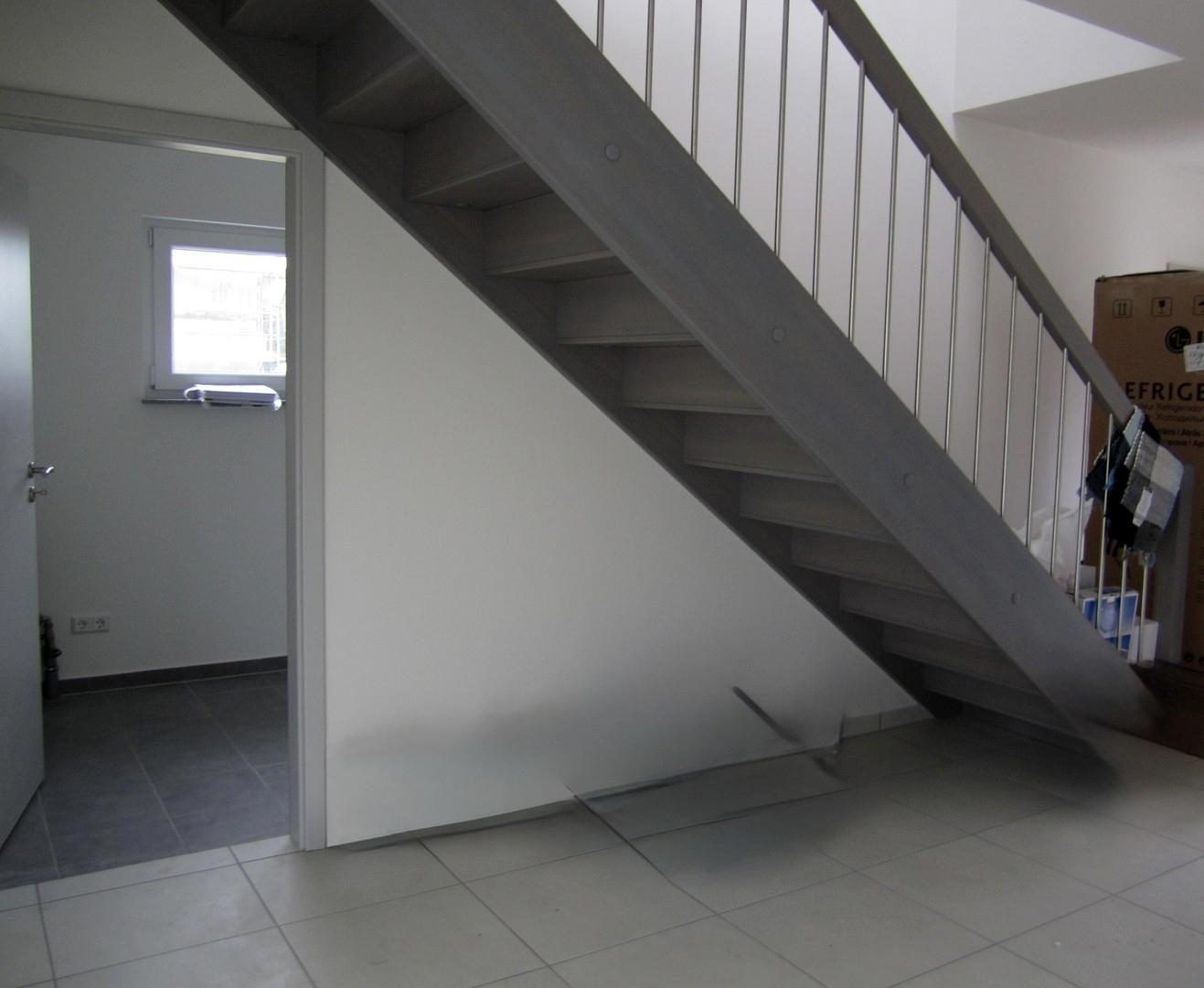 gerade Treppe zum Obergeschoss