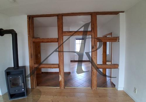 Wohnzimmer mit Kamin