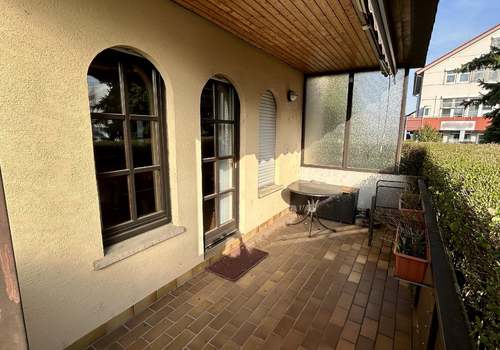 Überdachter Balkon