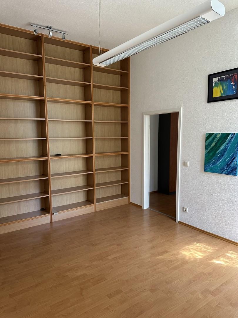 Bücherwand (Mittelhaus)
