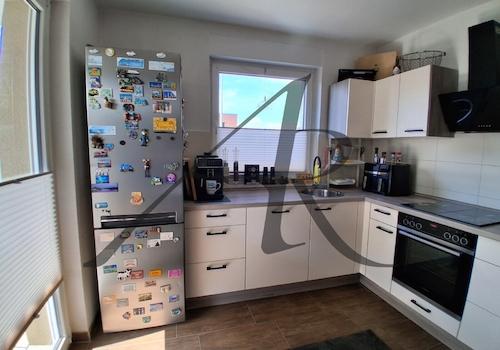 Küche mit Terrassenzugang