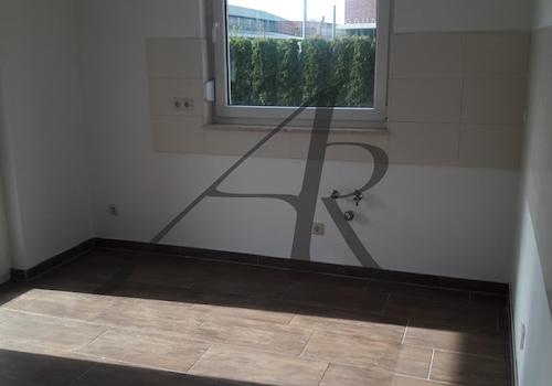 Küche mit Terrassenzugang