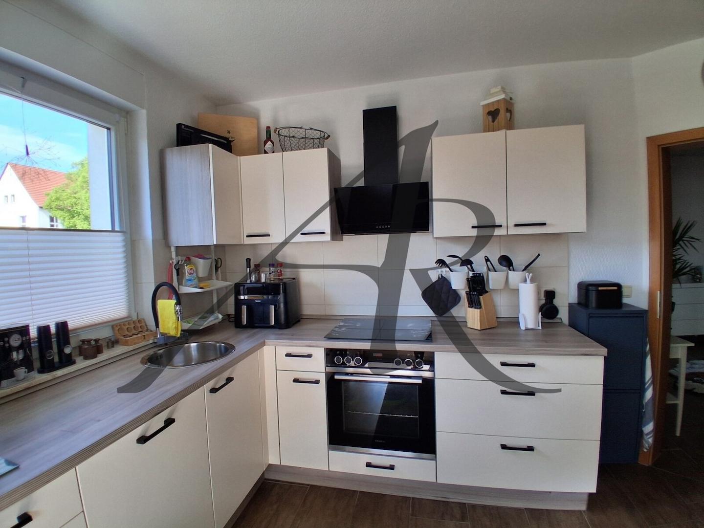 Küche mit Terrassenzugang