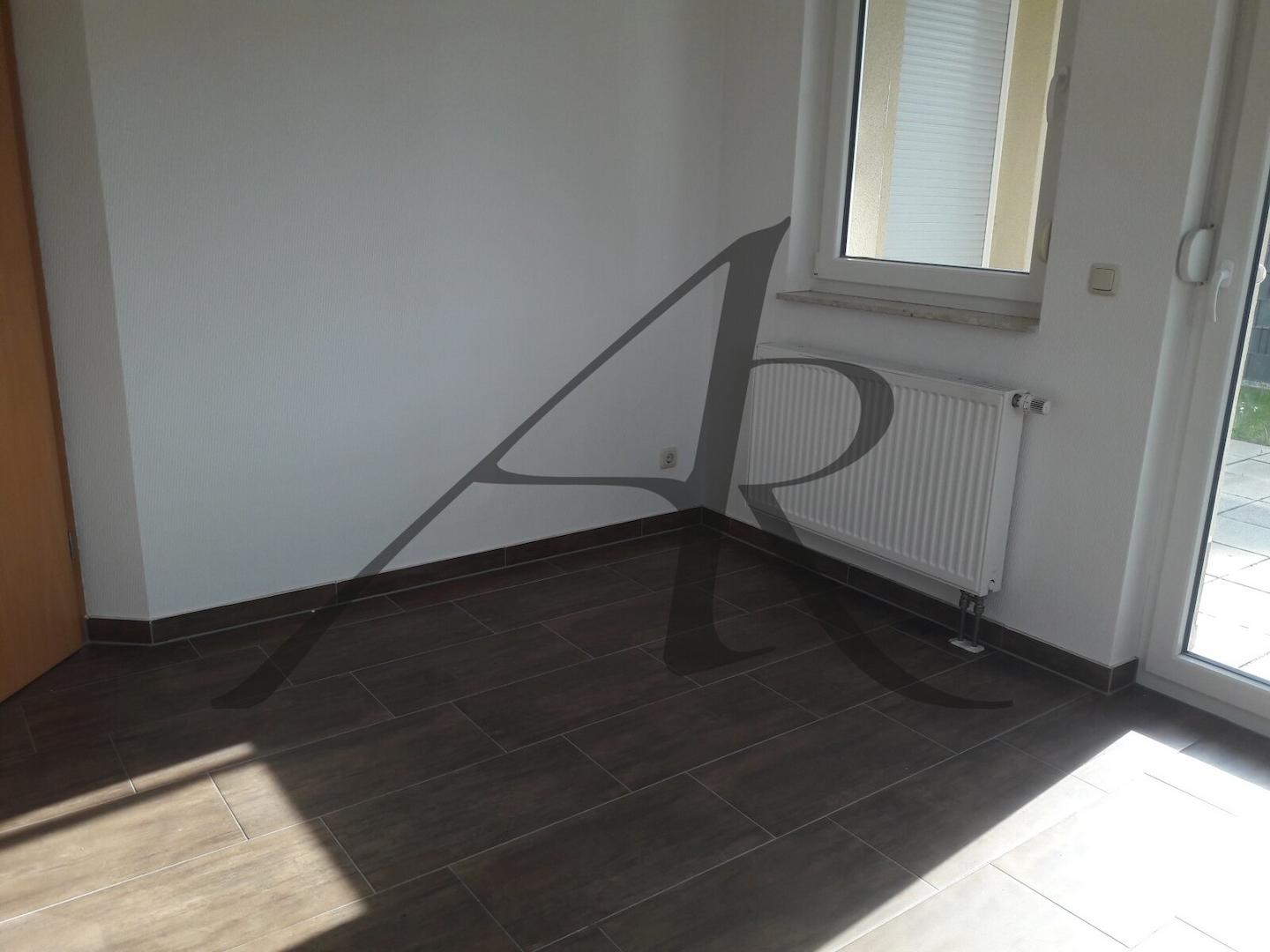 Küche mit Terrassenzugang