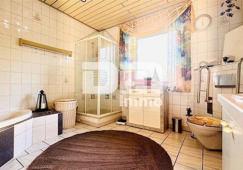 EG WE1 Badezimmer / Wanne / Dusche