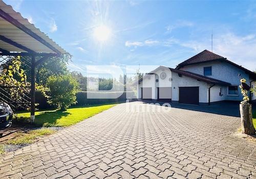 Große Hofeinfahrt / Zufahrt / Carport 1
