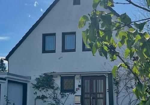 Garage und Haupteingang