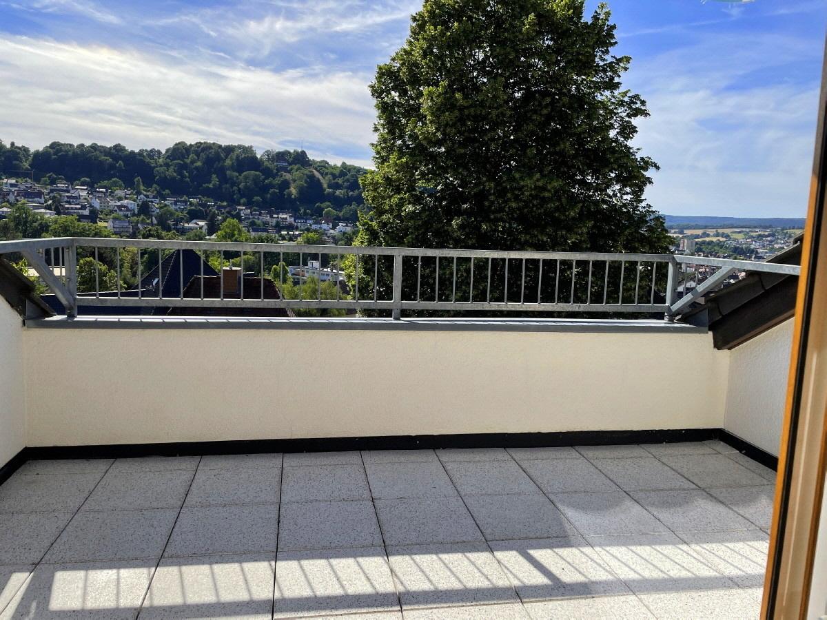 große Loggia mit Fernsicht