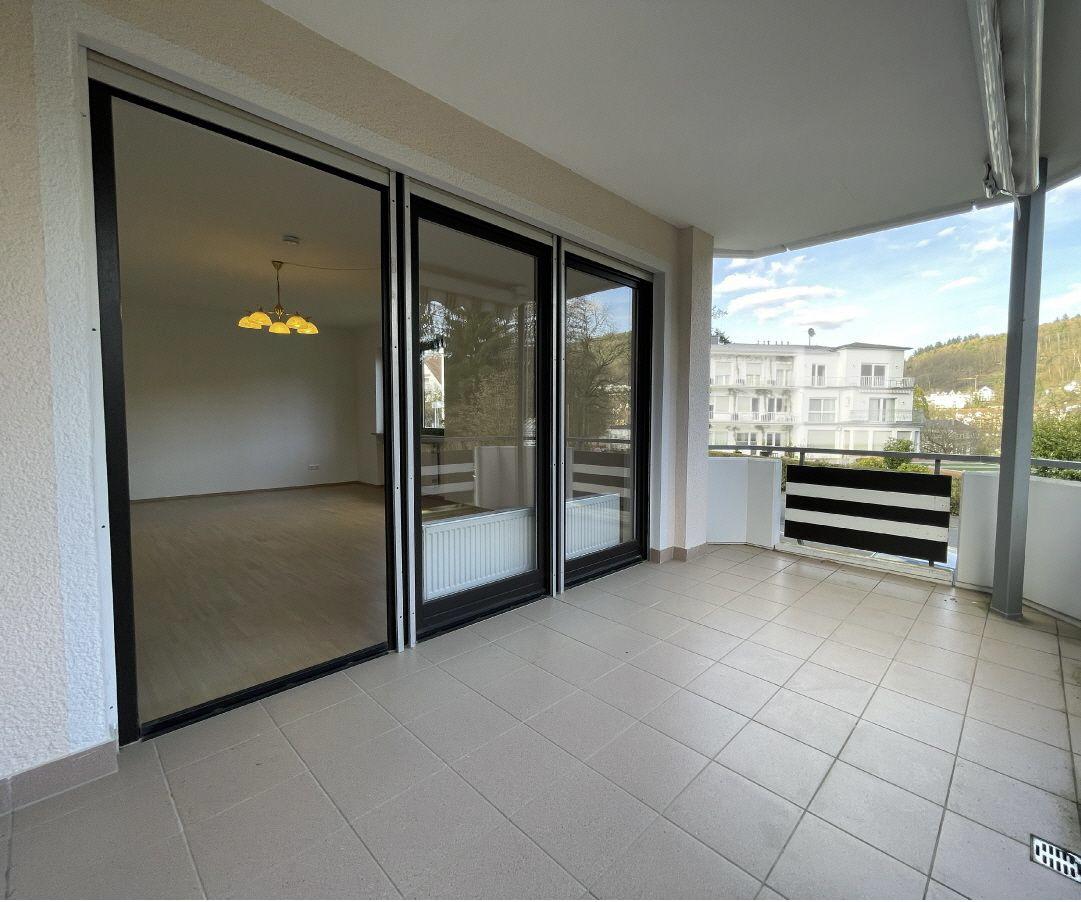 großer überdachter Balkon