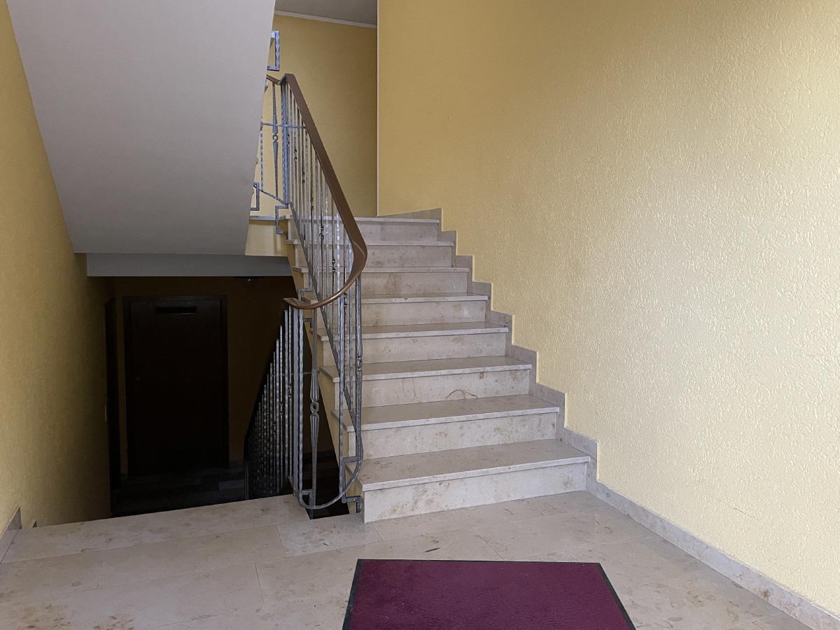 nur wenige Stufen zur Wohnung