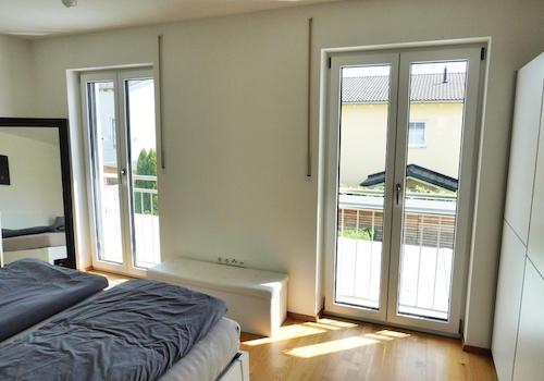 Zimmer mit Balkon