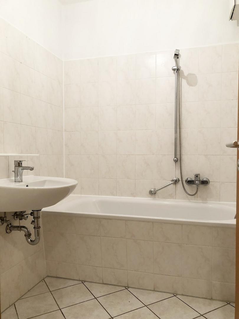 Bad mit Wanne