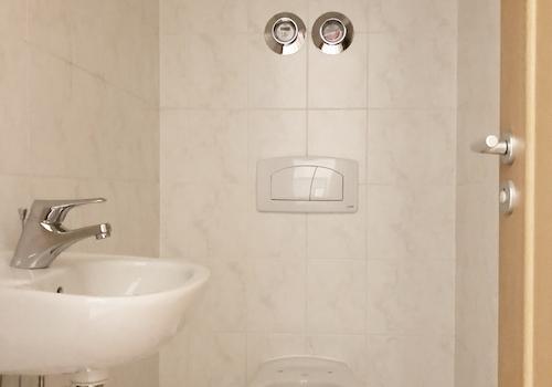 separates WC