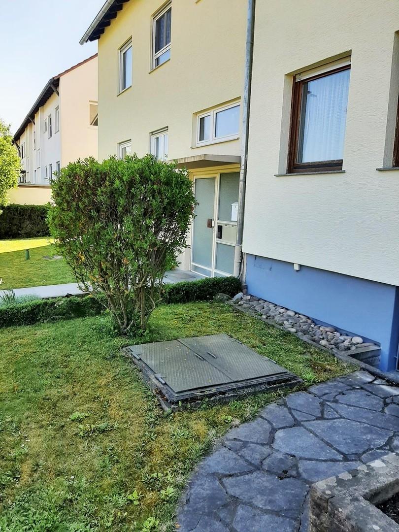 Vorgarten mit Ölschacht