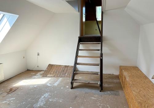 Zimmer DG links mit Zugang DG rechts