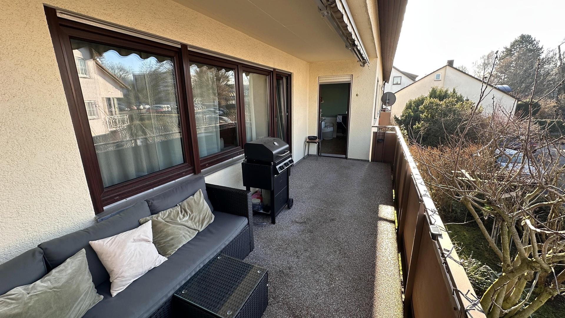 Balkon mit el. Markise