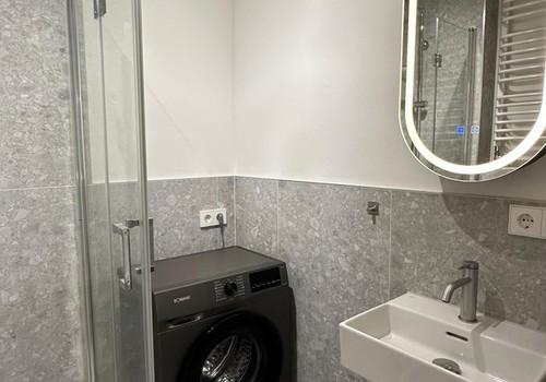 Badezimmer mit Waschmaschine