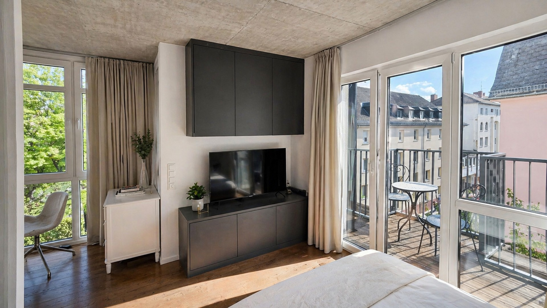 Einbauschrank mit TV