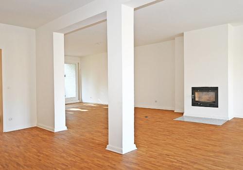 Wohnzimmer mit Kamin