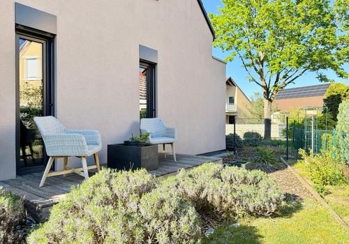 seitliche Terrasse