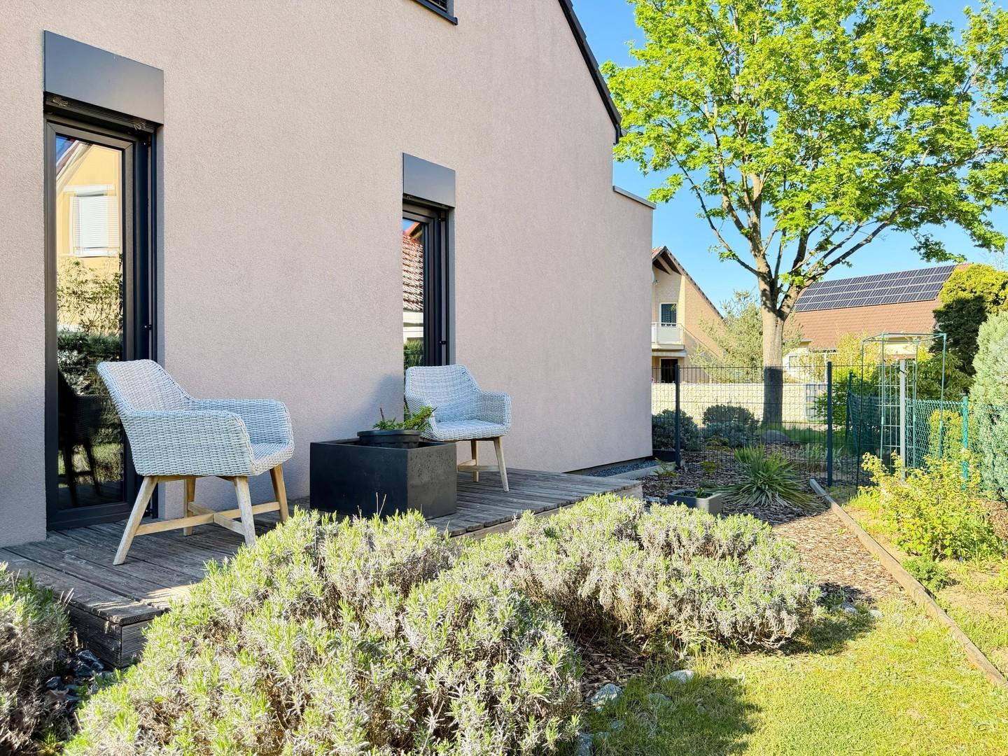 seitliche Terrasse