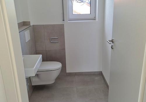 Gäste-WC mit Fenster