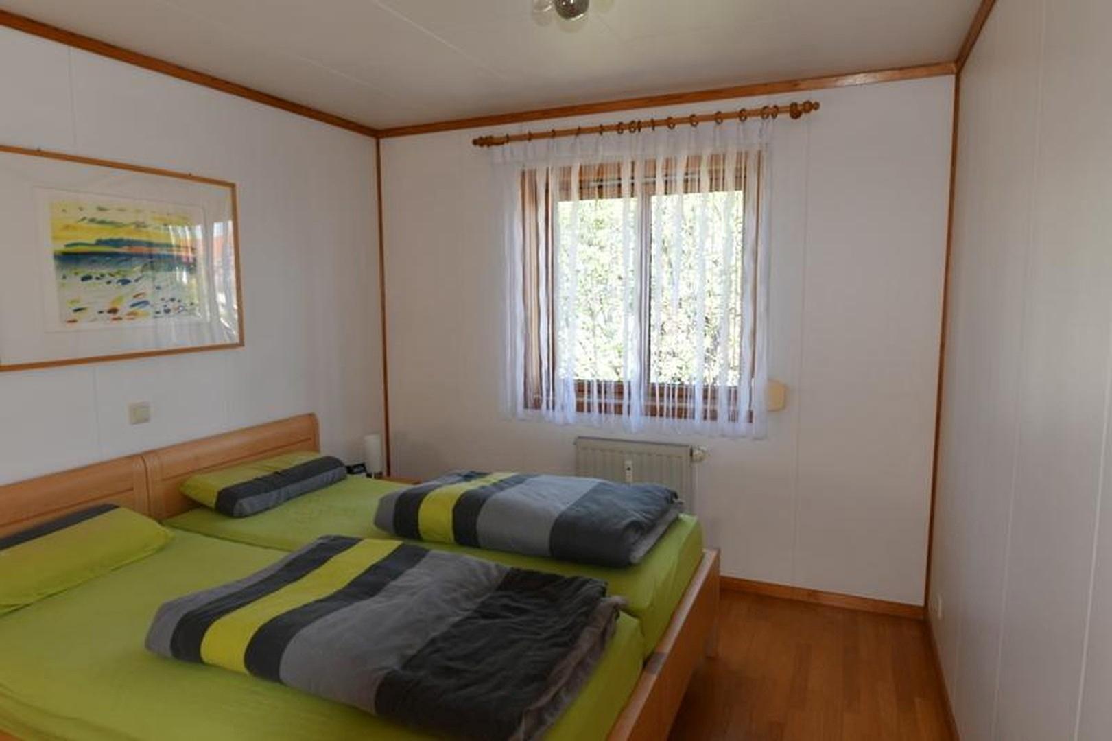 Schlafzimmer unten Bild 1