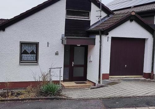 Eingang mit Garage