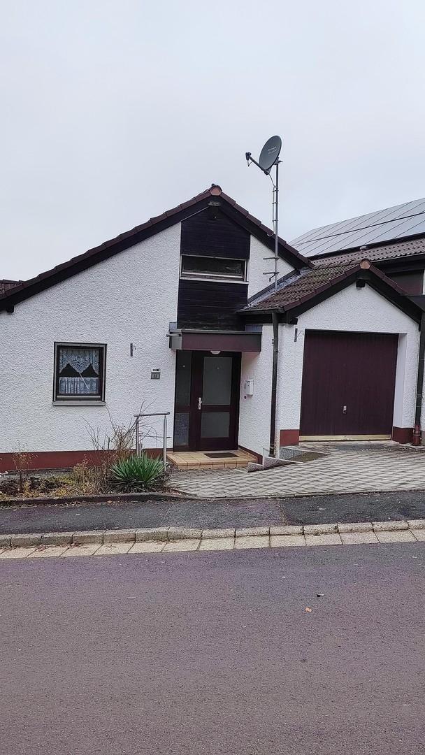 Eingang mit Garage