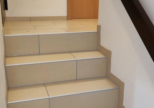 Treppenaufgang zum Heizraum
