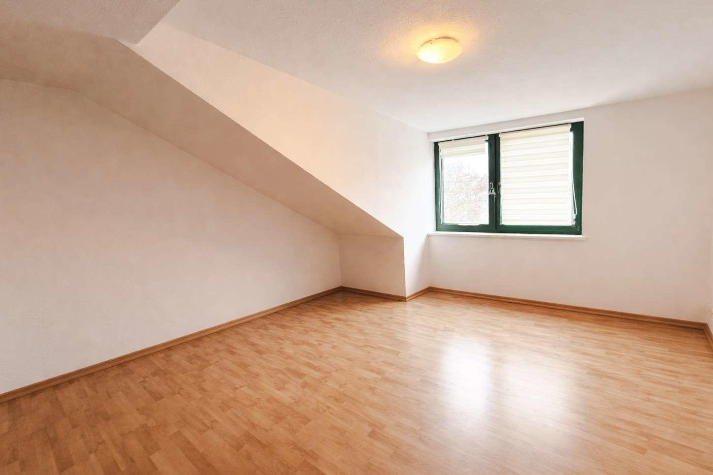 Wohnzimmer mit Tageslicht