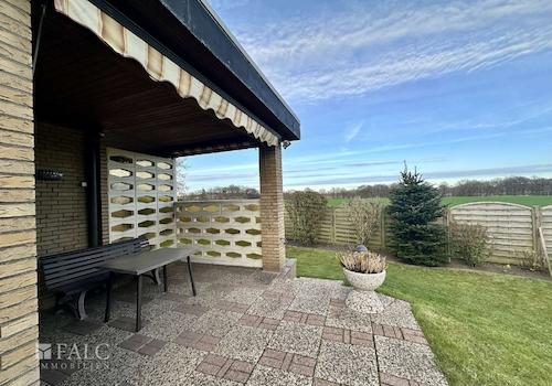 Terrasse mit Blick in die Wiesen