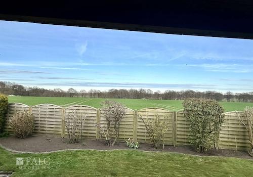 Blick von der Terrasse über die Felder