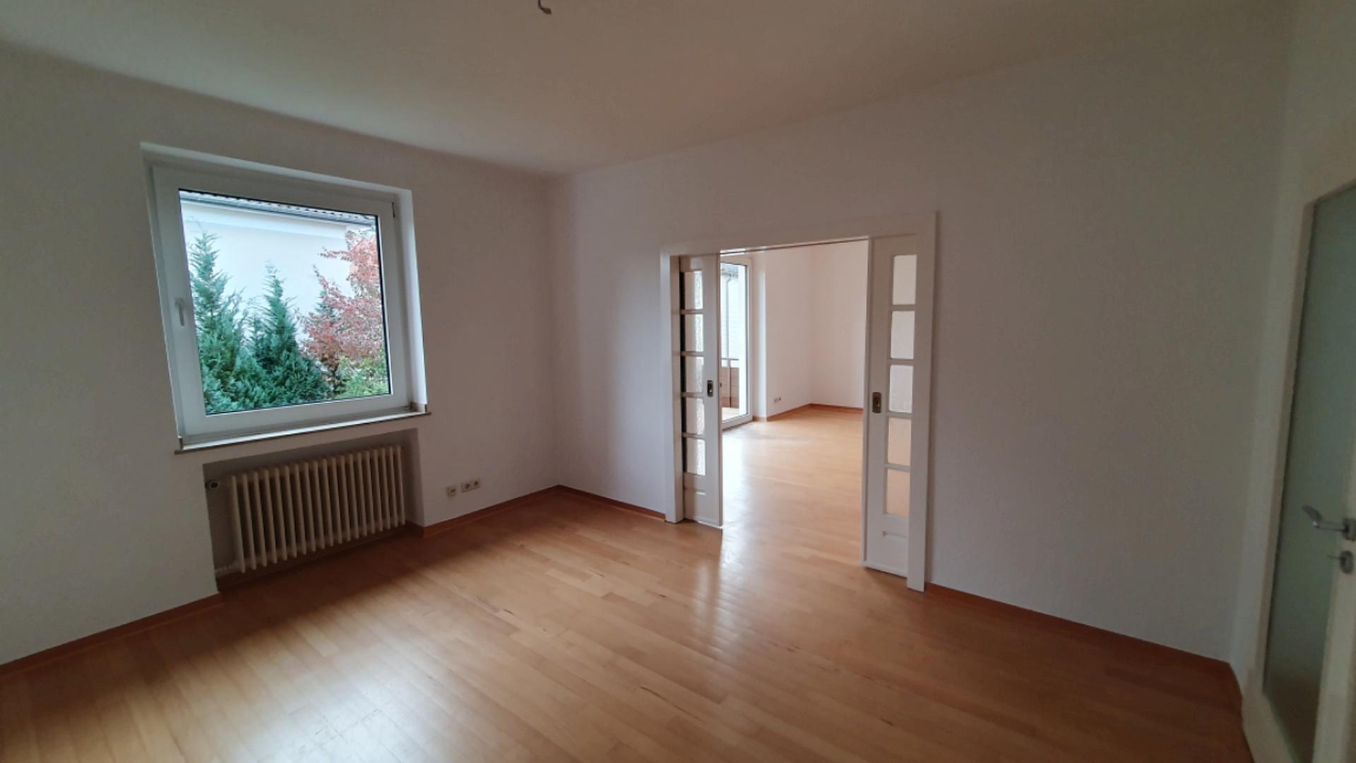 Esszimmer, Blick ins Wohnzimme