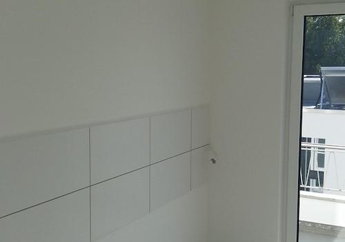 Küche mit Ausgang zum Balkon