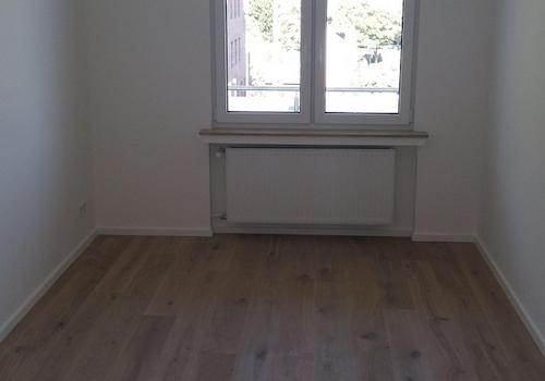 Kinder-/Arbeitszimmer (Straße)