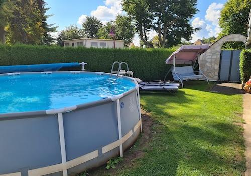 Pool + Garten