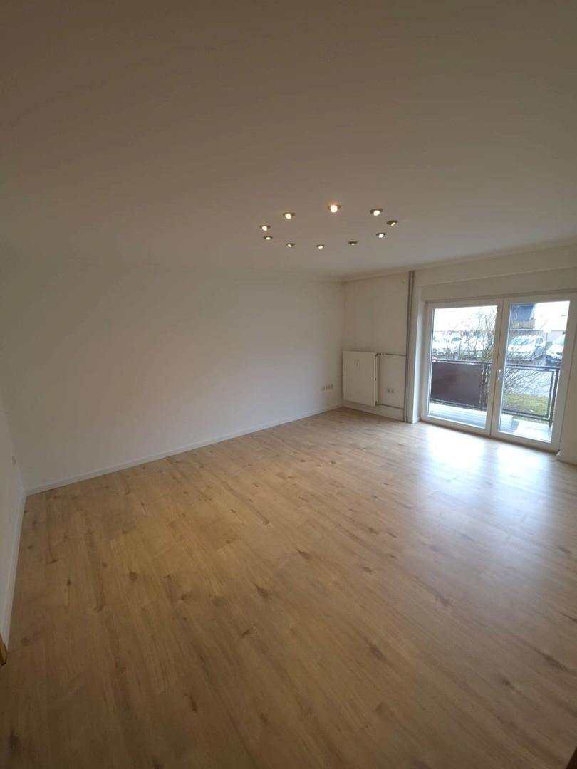 Wohnzimmer + Balkon