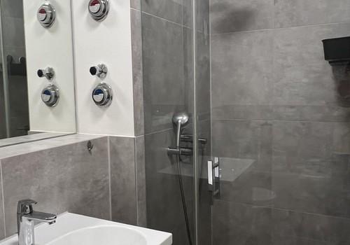 Getrennte Dusche