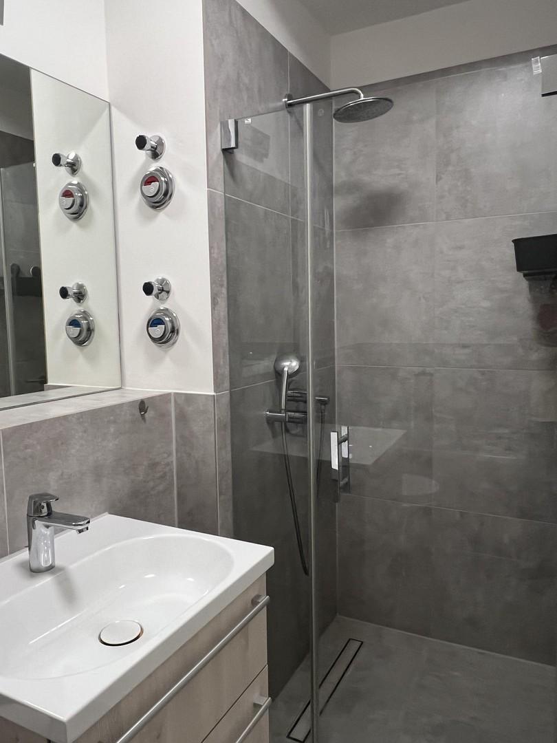 Getrennte Dusche